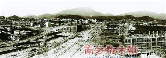 　　1984年,深南大道旁住着不少村民,后来随着经济的发展,路两旁也“种”出了不少城中村。(资料图片)